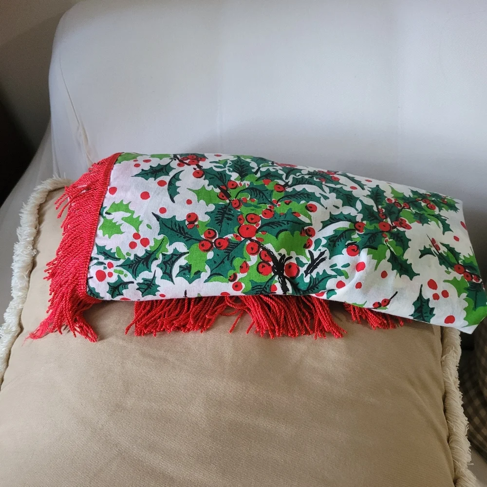 Vintage Christmas Holly Oval Tablecloth with Red Fringe